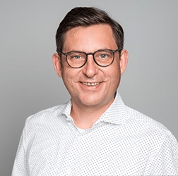 Das Foto ist eine Portraitaufnahme von Ingolf Blocher, einer der awisto Geschäftsführer.